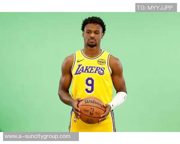 夸梅回应媒体对布朗尼的质疑称湖人会寻找替罪羊如斯玛特和艾顿