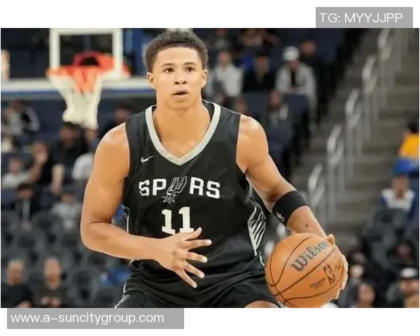 卡特布莱恩特展现灵动风采突破上篮得分引爆全场激情