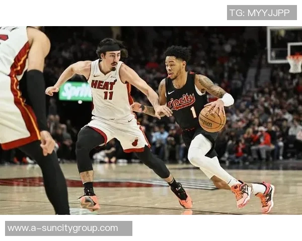 新赛季精彩开局艾顿强势协防封盖巴特勒展现实力 新赛季精彩开局艾顿强势协防封盖巴特勒展现实力