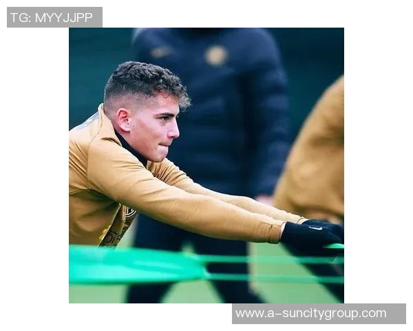 亨特半场14分钟因伤退场6投3中罚球6中5贡献14分2助希望恢复顺利