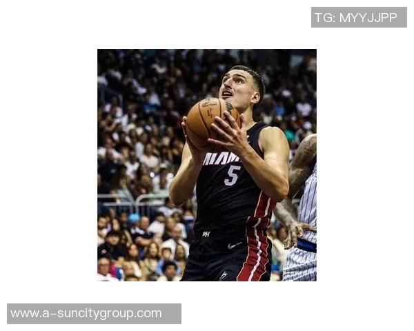 诺曼鲍威尔状态低迷14投仅4中贡献17分4篮板2抢断并有5次失误正负值为负8